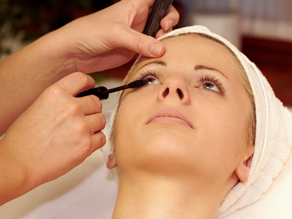 Cancerígenos en los cosméticos y tinturas: mitos y verdades - 6. Tintura permanente para ojos vs ceguera